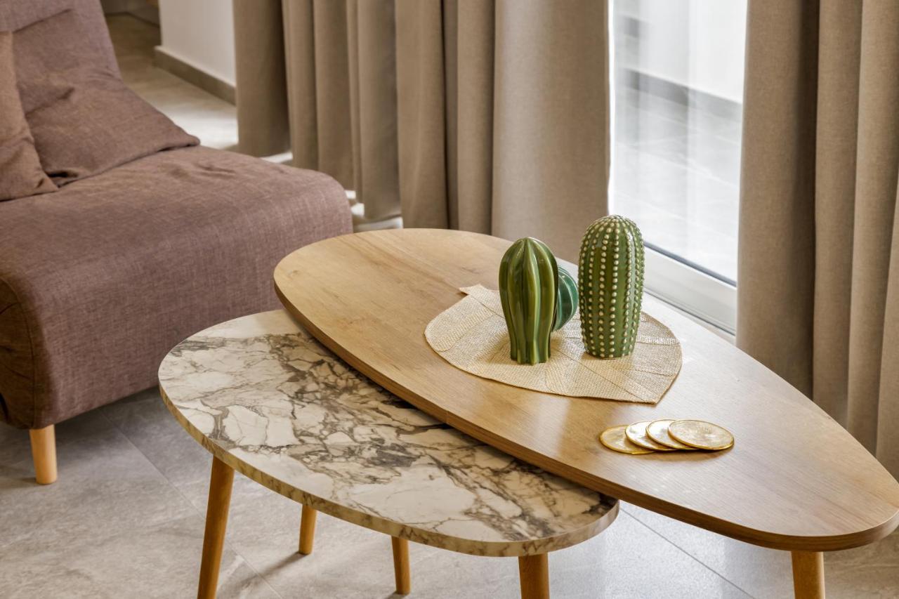 Semes Luxury Apts By Estia *