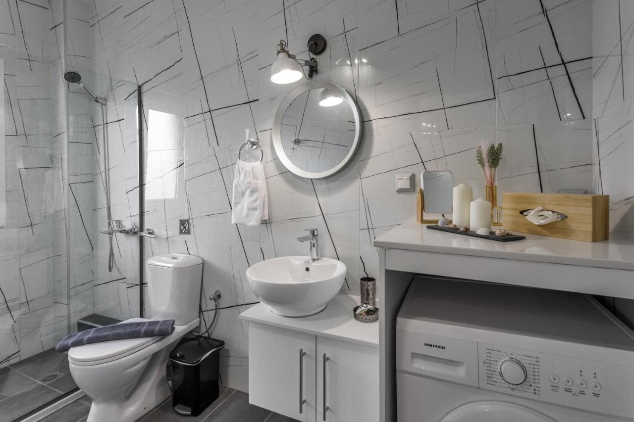 Semes Luxury Apts By Estia *