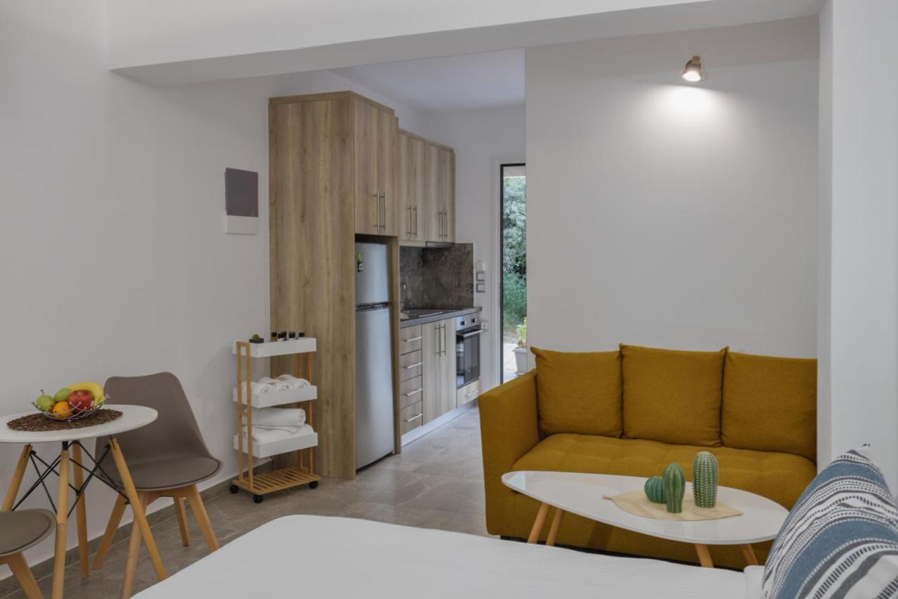 Semes Luxury Apts By Estia *
